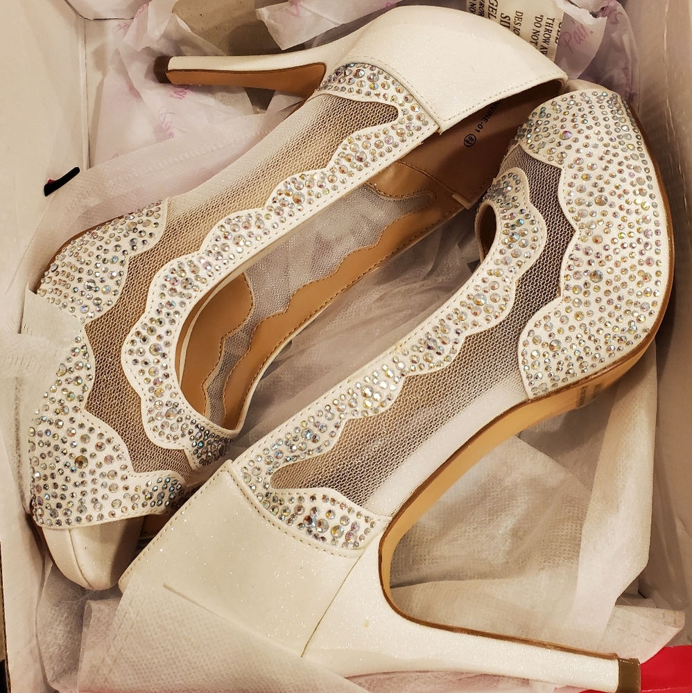 Gorgeous white glitter heels - NIB